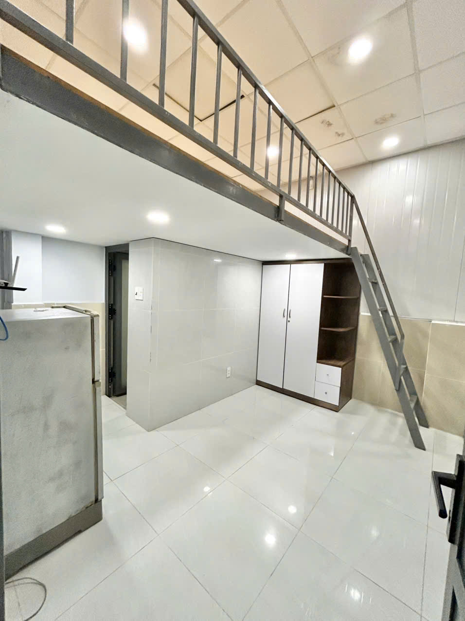 🏠 Đối diện Bến Xe Miền Đông,Cạnh Ung Văn Khiêm. Gần Ngã tư hàng xanh. Qua Trường Hutech siêu gần.
